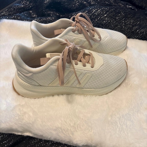 Shoes - Women's Cream Sneakers
